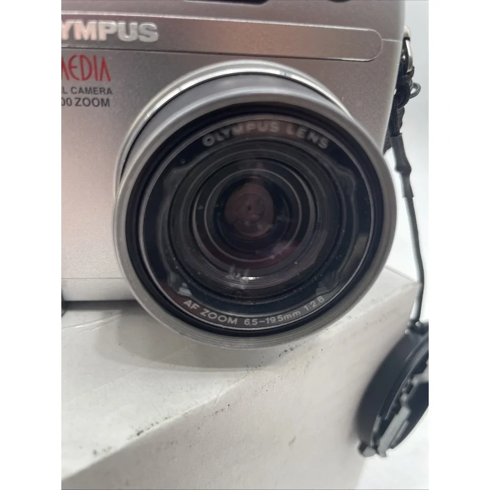 Olympus Camedia C-4000 Zoom 4MP Digital Camera 3X Zoom+Battery+Strap+Case-TESTED